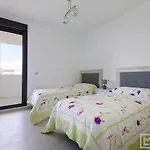 Estepona Sunsets - Modern 3-Br Beachside Apartment