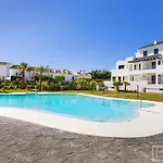 Estepona Sunsets - Modern 3-Br Beachside Apartment