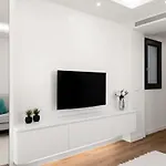 Sunny Modern Apartment Perfect Located
