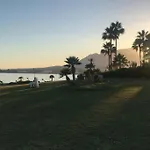Apartamento En Urbanizacion Parque Antena, Estepona, Totalmente Renovado