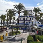 Estepona Port Beachside Apartment - Marina Bay