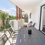 Inf32L- Modern City Apartment, Families Only