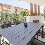 Inf32L- Modern City Apartment, Families Only