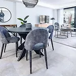Inf32L- Modern City Apartment, Families Only