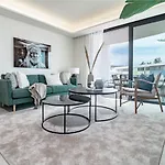 Inf42M- Modern City Apartment, Families Only