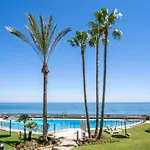 Beach-Line Apartment With 3 Bedrooms In Estepona