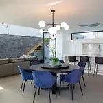 Villa Nido Modern 4 Bed Villa With Sea Views