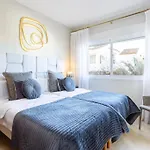 Luxuary Beachside 3Br Apartment !