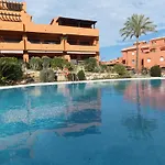 Jardines, Piscina Y Mar
