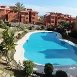 Jardines, Piscina Y Mar
