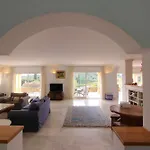 1175 Villa El Paraiso