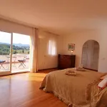 1175 Villa El Paraiso