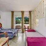 Spacious Beachfront Holiday Home