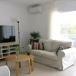 Gorgeous Sea Views And Great Location!