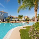 Nice Apartment In Estepona With Wifi