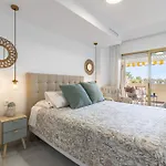 Espectacular Apartamento Estepona, Primera Linea De Playa, Totalmente Reformado En 2023