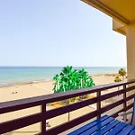 Excelente Piso Sobre El Mar Con Garaje