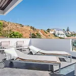 Vivi Homes - Casa Skye Pool, Terrace & Sea View