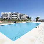 Serenity Apartment 2Br With Pool