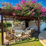 Villa Alfredo - Private Pool Next To The Beach