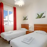 2060-Newly Furnished 2 Bedrooms Apt With Golf