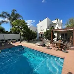 Bonita Villa Con Piscina