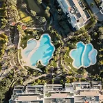 Hoyo19 10 Views Luxury Resort