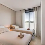 Sunset Golf Escape - Stijlvol Apt New Golden Mile
