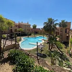Bright 3-Bedroom With Sunset Views