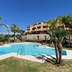 Bright 3-Bedroom With Sunset Views