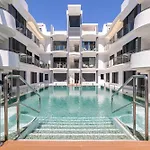 City And Beach Apartment, Estepona 100Mts From The Beach