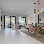 Stylish Estepona Hills Apartment With Lovely Views