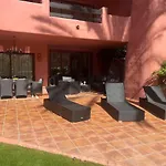 Te Huur 2 Slaapkamers Frontline Strand Complex Estepona