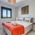 Aranya - Stylish Apt. With Great Views