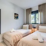 Aranya - Stylish 2Br Apt. With Pool View