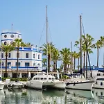 Ar20 Stunning Two-Bed With Sea Views