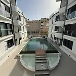 Luxury One Bed Apartment & Pool