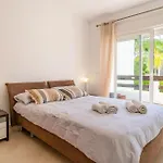 Cozy Apartment In Estepona With Wifi