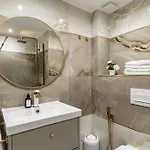 Terr69- Bright City Gem In Charming Old Town