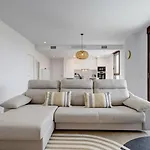 Las Mesas Modern Apartment With Pool In Estepona