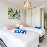 Front Line Beach Apartment In The Edge With Sea Views