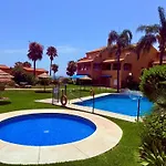 Coastal Apartment-Sleeps 5 Pool Garden Acon Freep