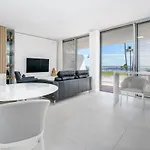 The Edge - Beachfront 2 Bedroom Holiday Apartment