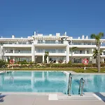 Stylish 2 Bedroom Apartment In Alcazaba Lagoon