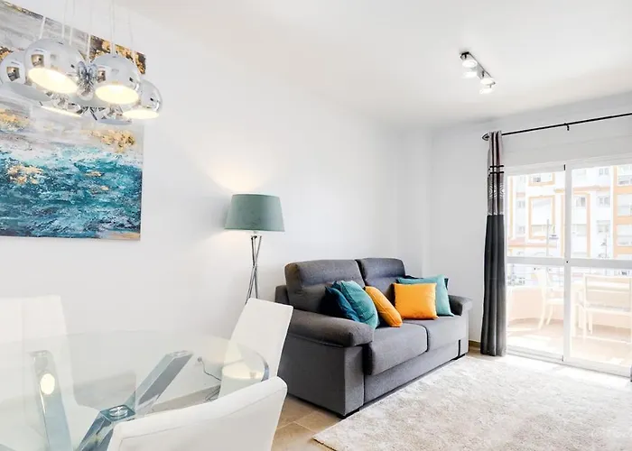 Cozy Apartment Overlooking Estepona\'S Marina!