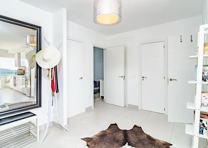 Cp - Modern Beachside Apartment In Estepona
