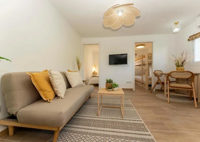 Apartamento De Dos Dormitorios En Casco Historico