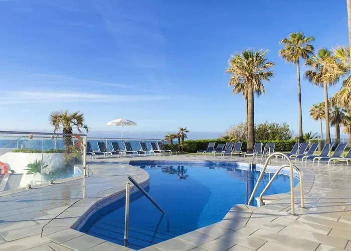 Gorgeous Beachfront Property With Stunning Sea Views & Garden