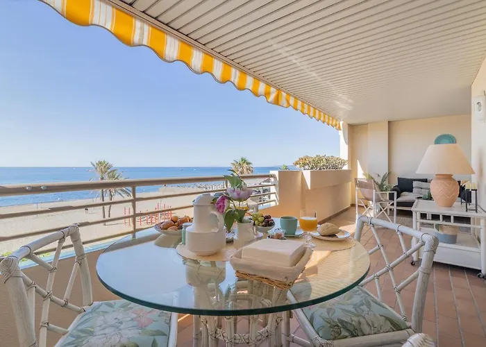 Espectacular Apartamento Estepona, Primera Linea De Playa, Totalmente Reformado En 2023