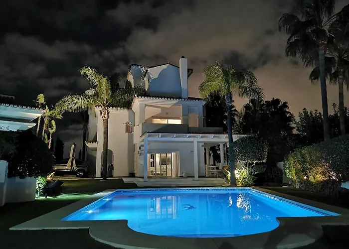 Stunning And Luxury Villa In Marbella-Atalaya - 250M To Gc Atalaya, 2X 18 Holes And Very Close To The Beach Of San Pedro De Alcantara And Puerto Banus Or Puente Romano